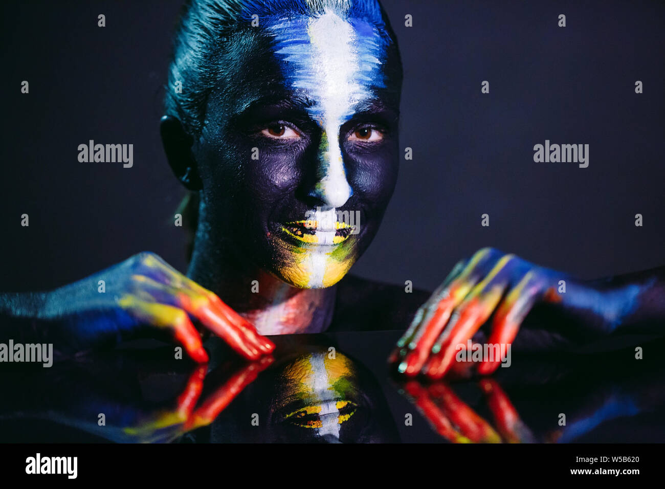Fluorescent body art hi-res stock photography and images - Alamy