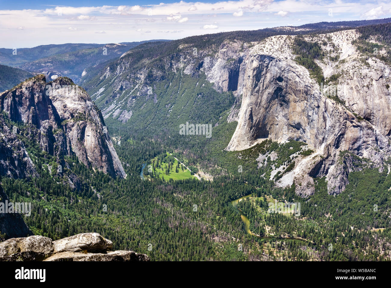 Aerial view of Yosemite Valley, with Merced Rriver flowing through evergreen forests, El Capitan visible on the right; Yosemite National Park, Califor Stock Photo