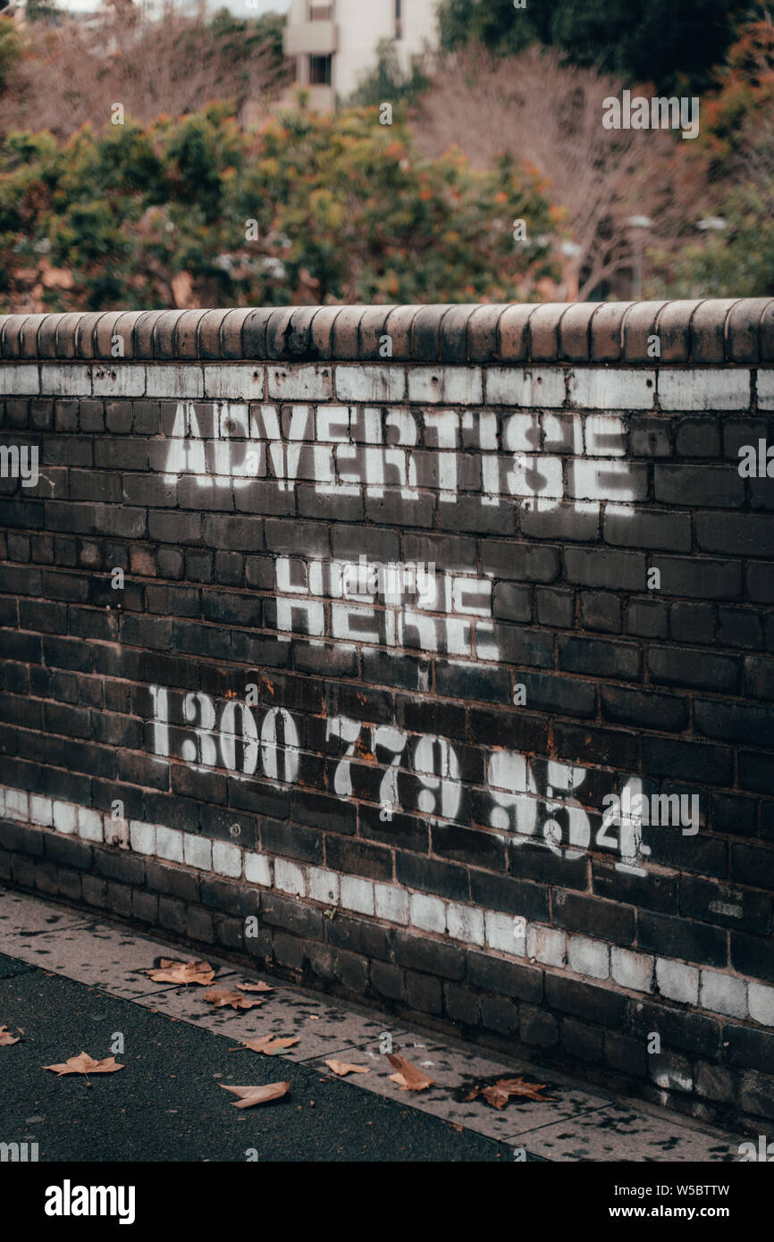 Advertise here sign hi-res stock photography and images - Alamy