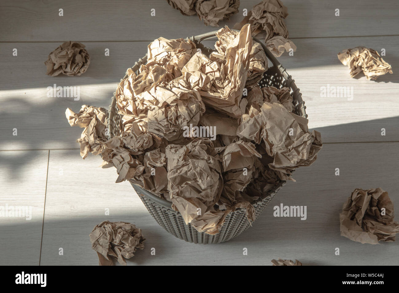 Wire garbage can hi-res stock photography and images - Alamy