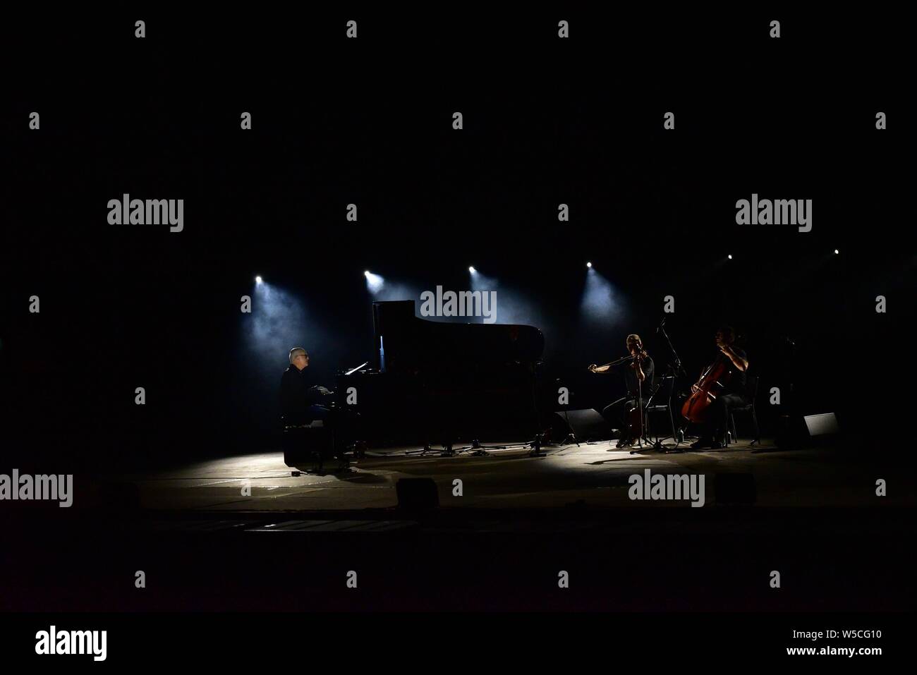  Ludovico einaudi 2019 hi-res stock photography and images - Alamy Motiv 