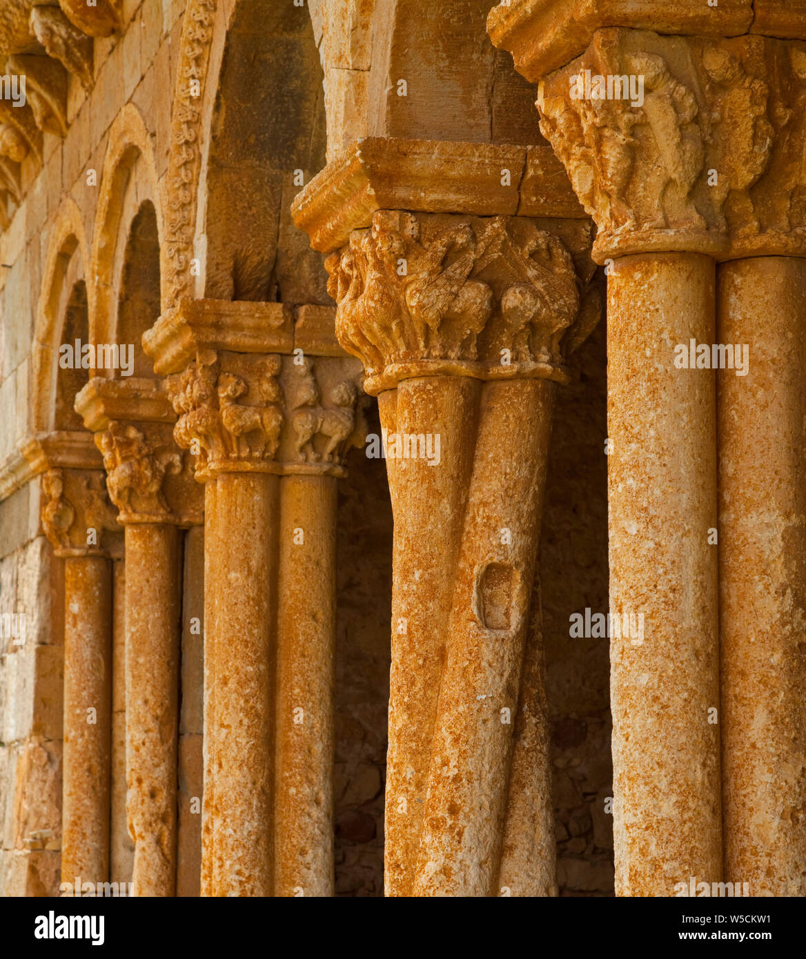 Fustes torsionados hi-res stock photography and images - Alamy