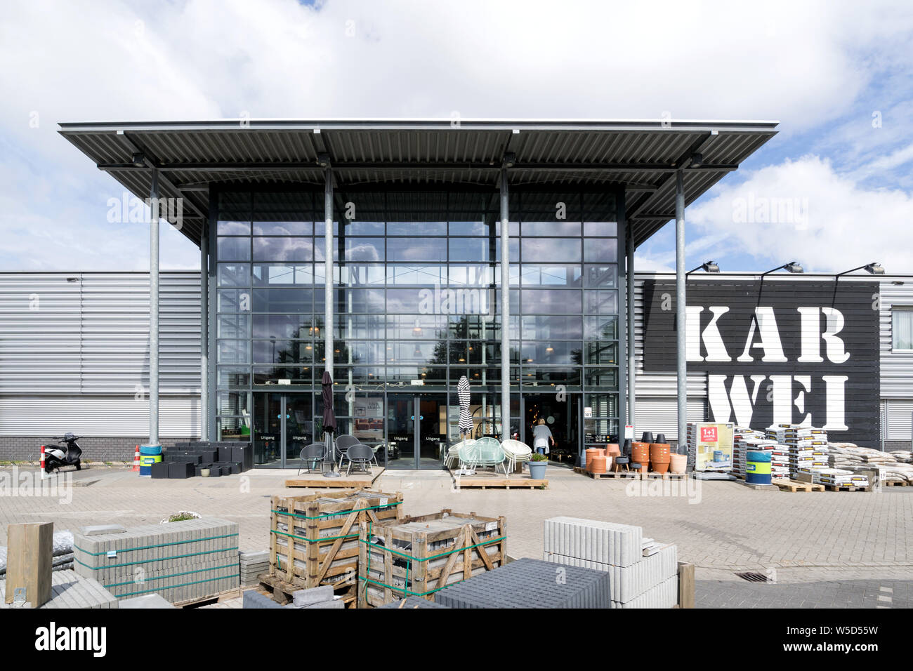 Karwei hardware store in Noordwijkerhout, The Netherlands. Karwei is a Dutch  hardware store-chain. The first store opened at May 14, 1975 in Utrecht  Stock Photo - Alamy