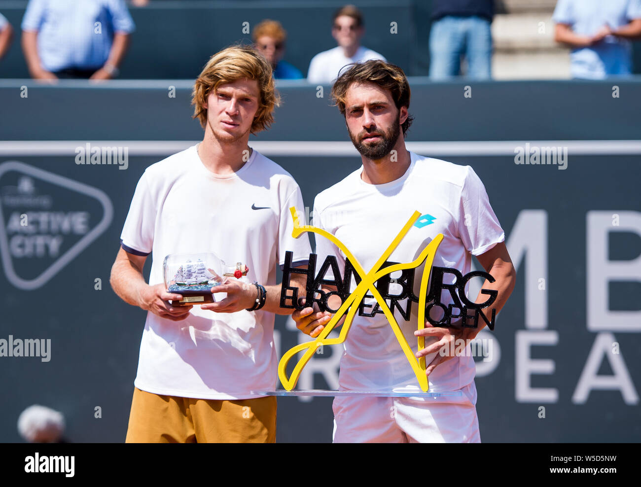 Hamburg, Germany. 28th July, 2019. Tennis, ATP-Tour, Hamburg European Open,  singles, men, final in the stadium at Rothenbaum: Rubeljow (Russia) -  Bassilaschwili (Georgia). Andrej Rubeljow (l), the runner-up, and Nikolos  Bassilaschwili, the