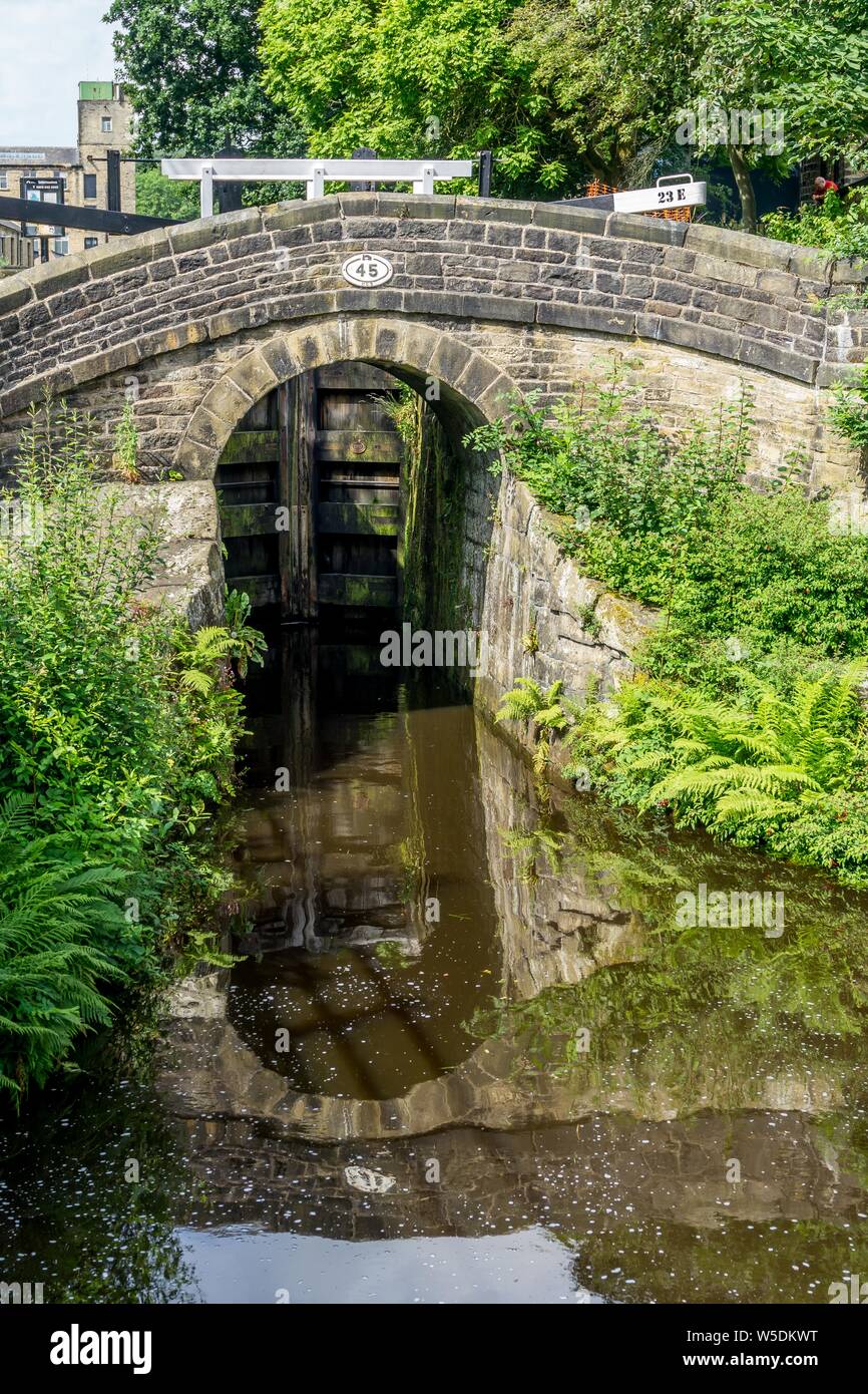 Huddersfield narrow canal, slaithwaite, Huddersfield, West Yorkshire, UK. Stock Photo