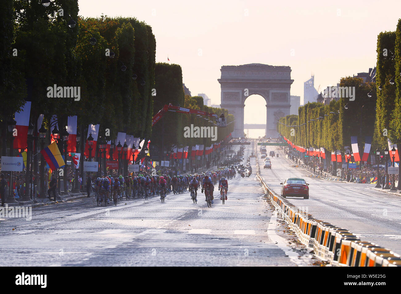 Paris - 27-07-2019, cycling, Stage 21, etappe 21, Rambouillet - Paris, champs-elysees, the peloton on the way to the finish on the champs elysees Stock Photo