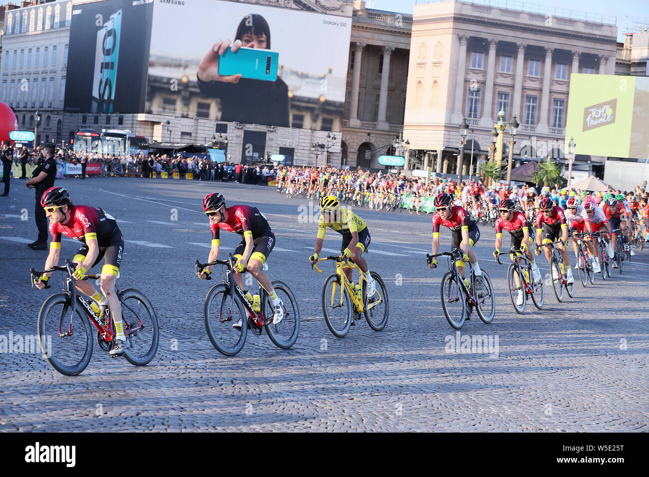 Paris - 27-07-2019, cycling, Stage 21, etappe 21, Rambouillet - Paris, champs-elysees, team of the yellow jersey on the way to the finish at the champs elysees Stock Photo