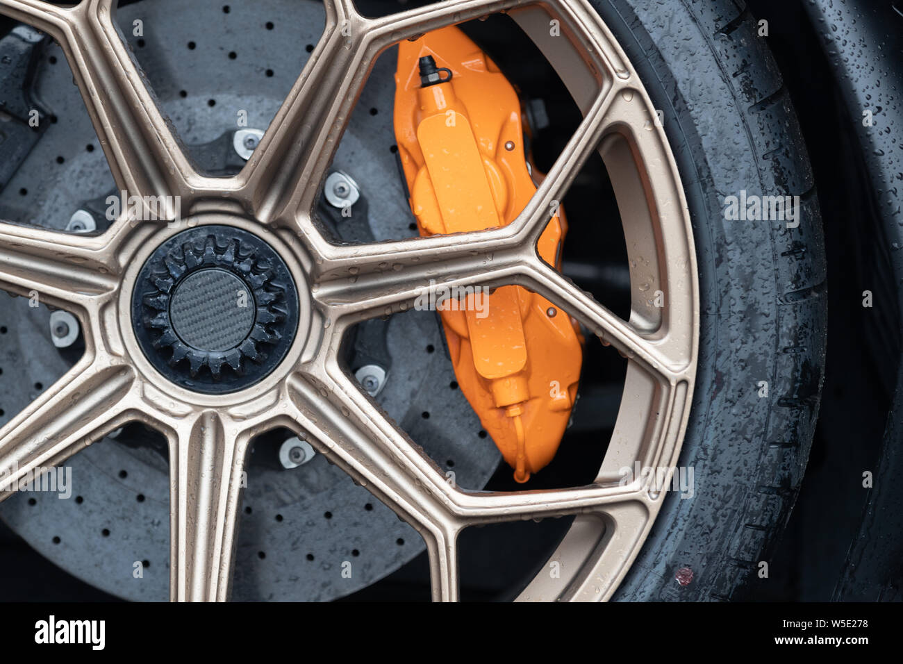 Black sport rims hi-res stock photography and images - Alamy