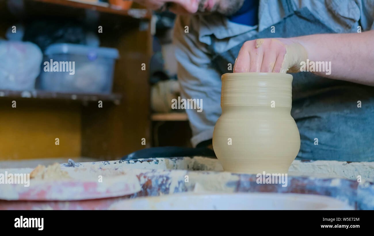 Professional male potter making pot in pottery Stock Photo Alamy