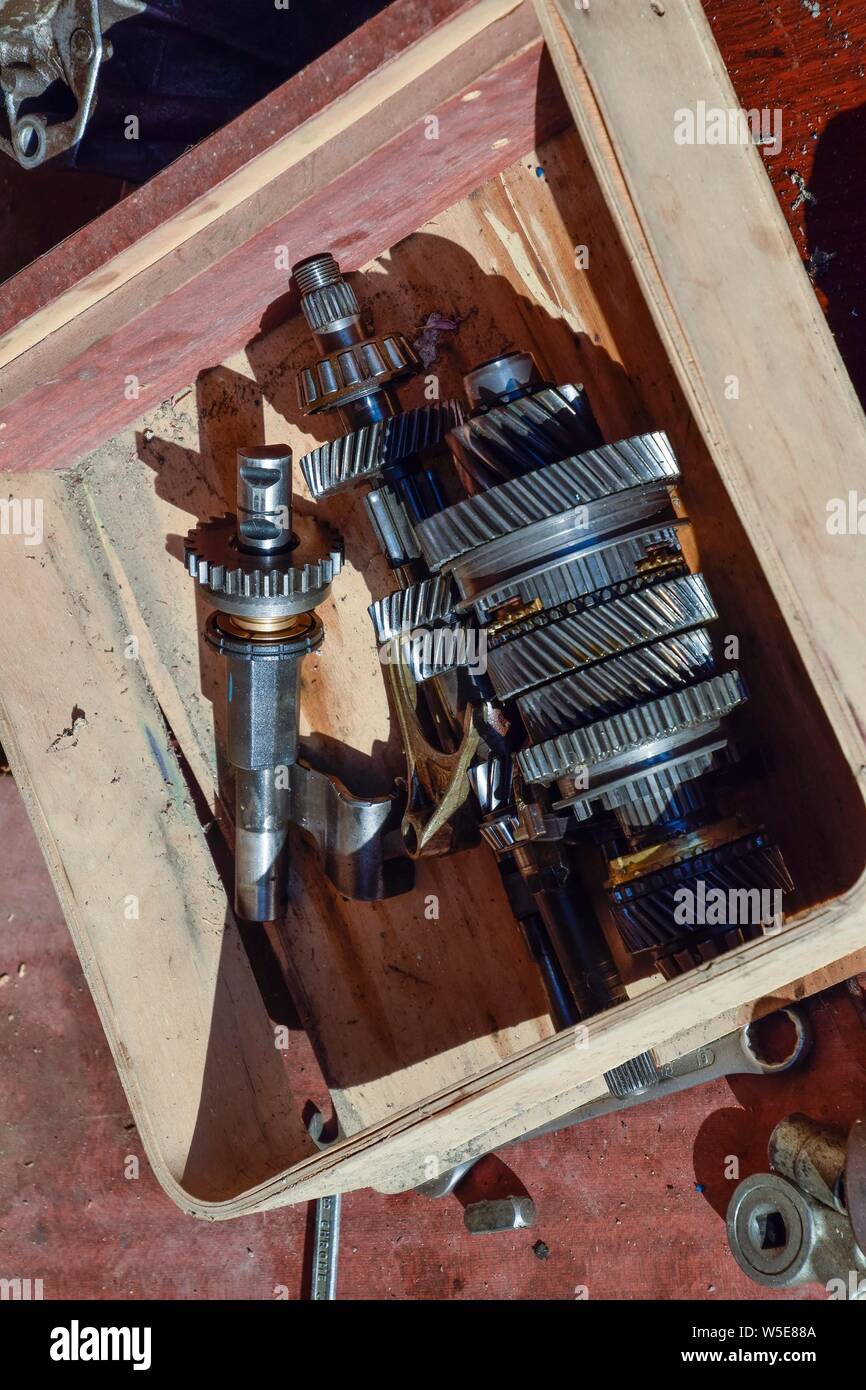 Dismantled gearbox hi-res stock photography and images - Alamy