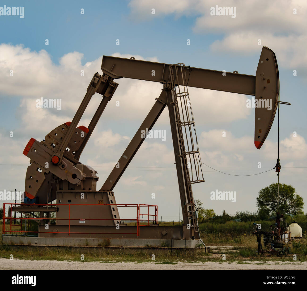 Pumping unit hires stock photography and images Alamy