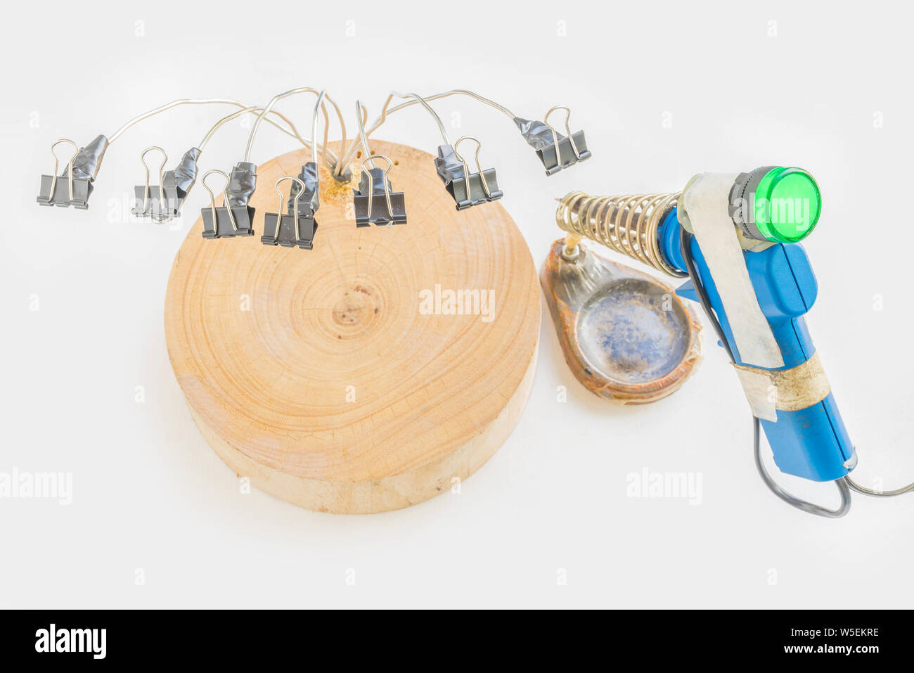 DIY multipurpose clamps from wood cutting boards, fold back clips with