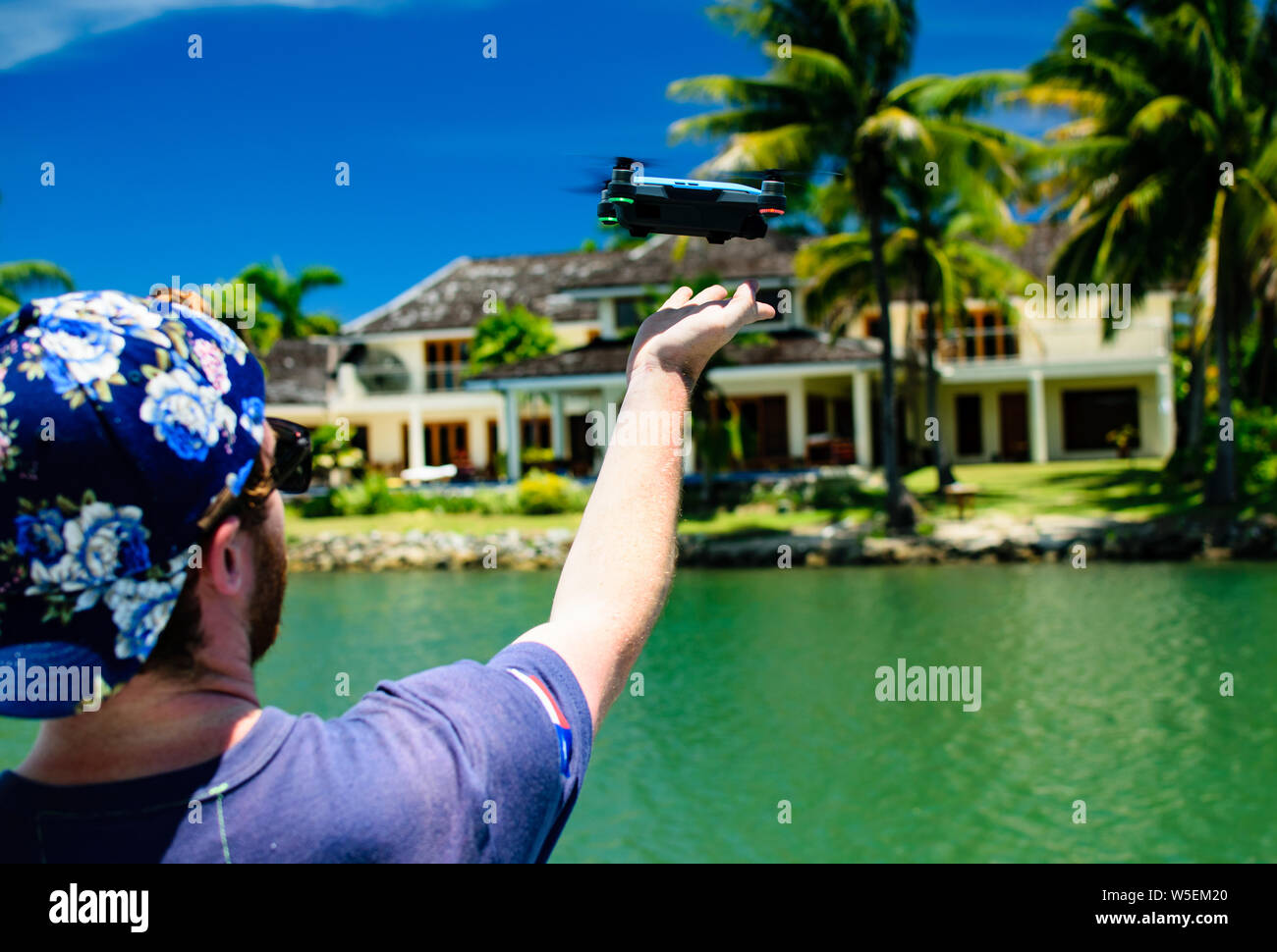Flying drone over water hi-res stock photography and images - Alamy