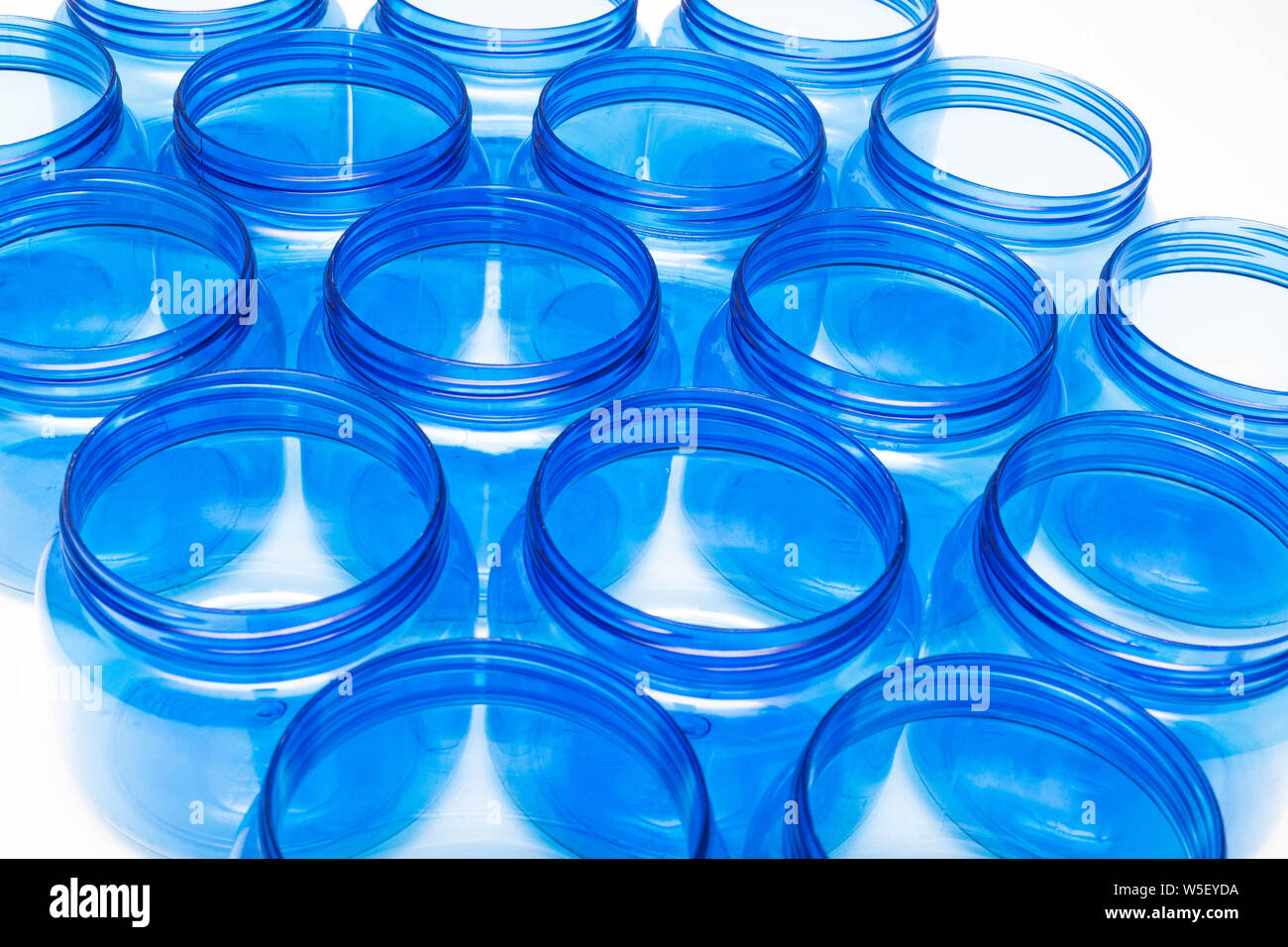 Singapura Bersiap Patenkan Material Kedap Suara dan Tahan Panas dari Limbah Botol Plastik