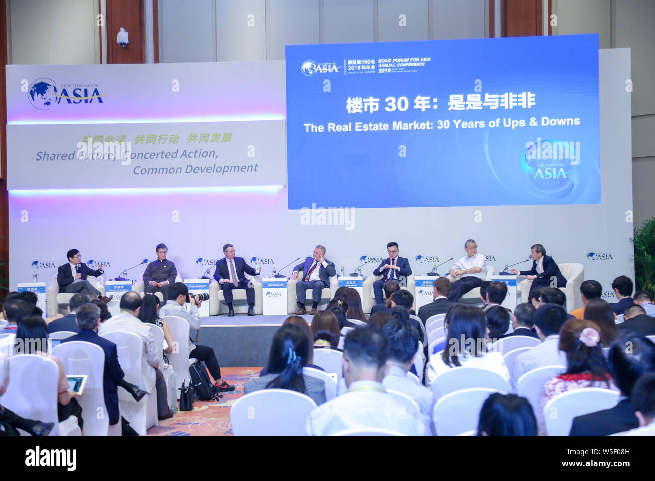 Zhang Yue Right Chairman And President Of Broad Group Attends