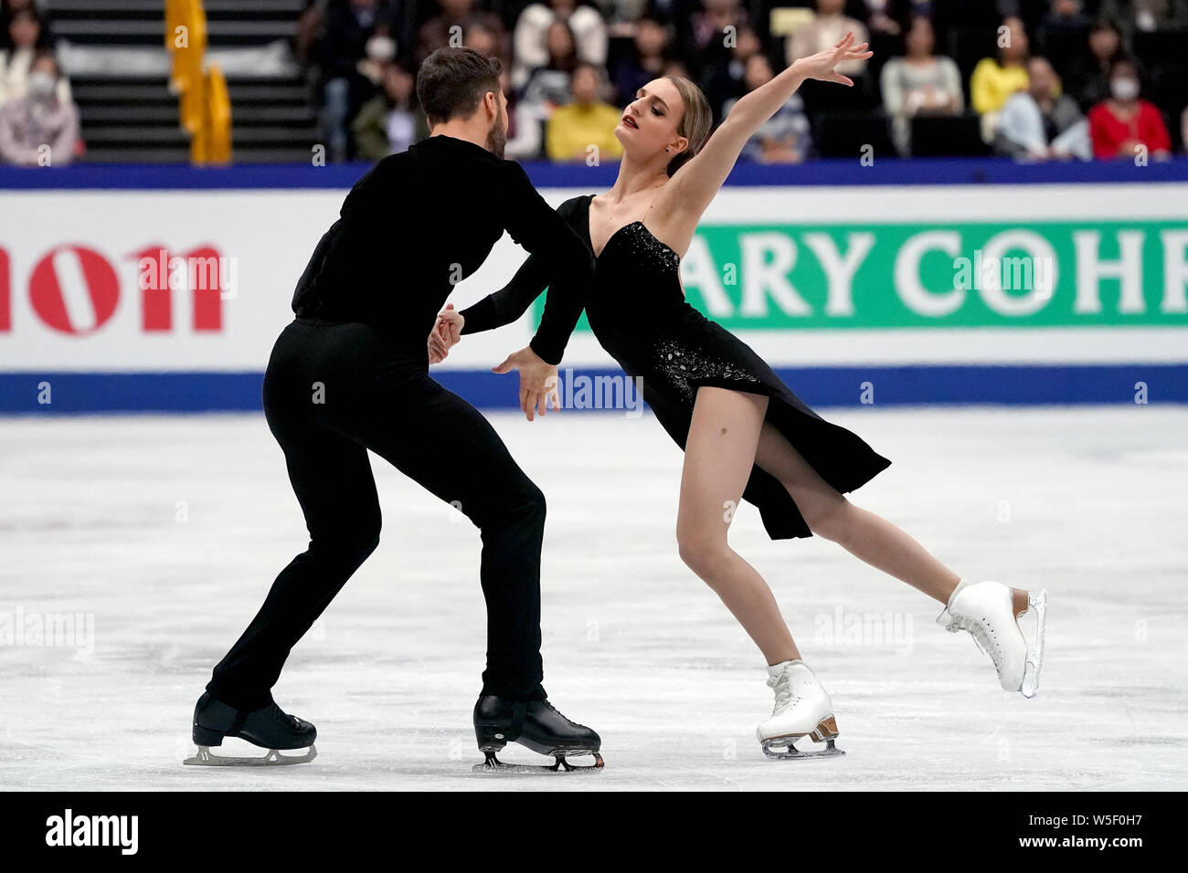 French ice dancers Gabriella Papadakis and Guillaume Cizeron compete in ...