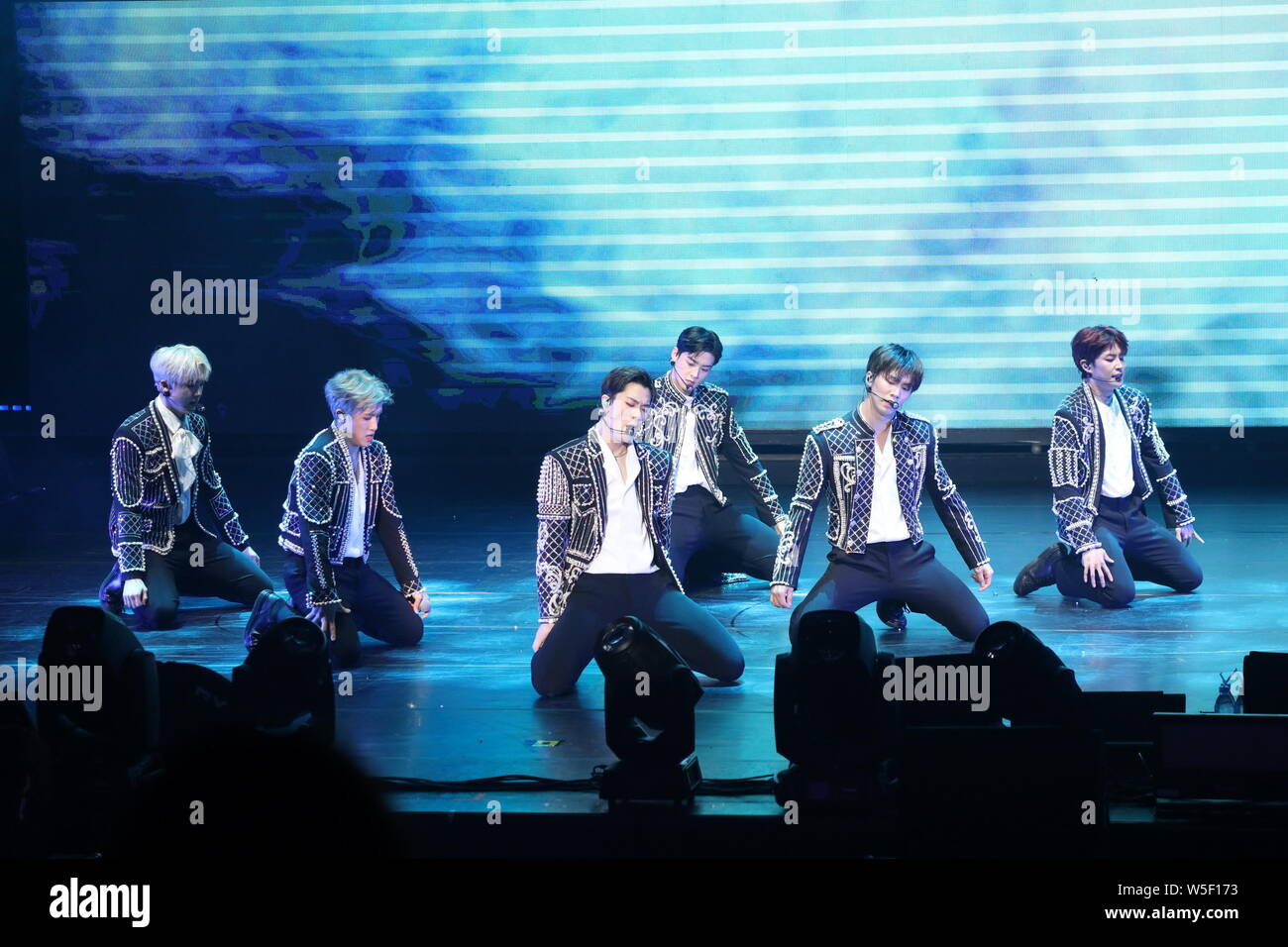 Members of South Korean boy group Astro perform during the 2nd Astroad to  Taipei \, image size:1300x956