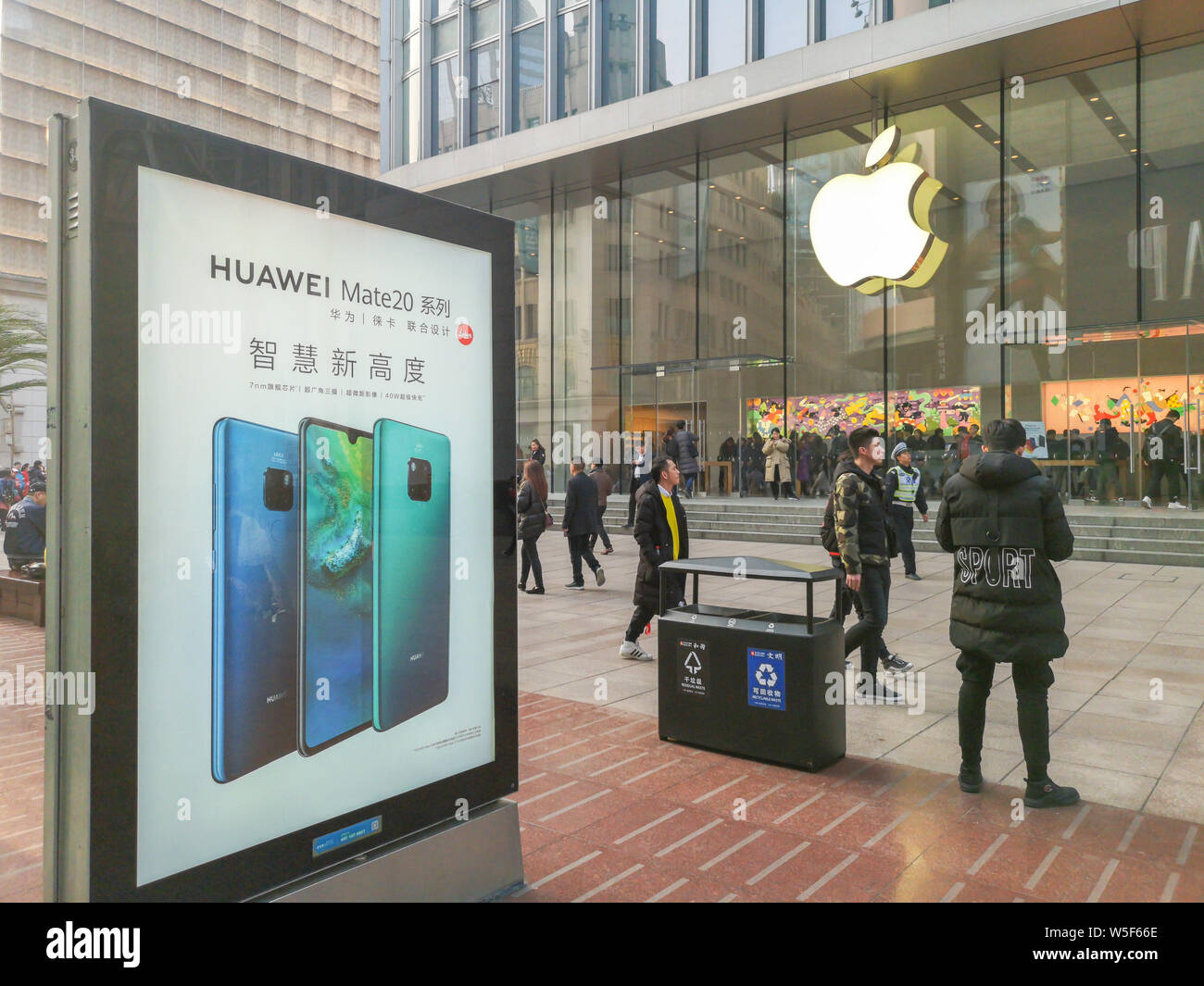 Iphones in china hires stock photography and images Alamy