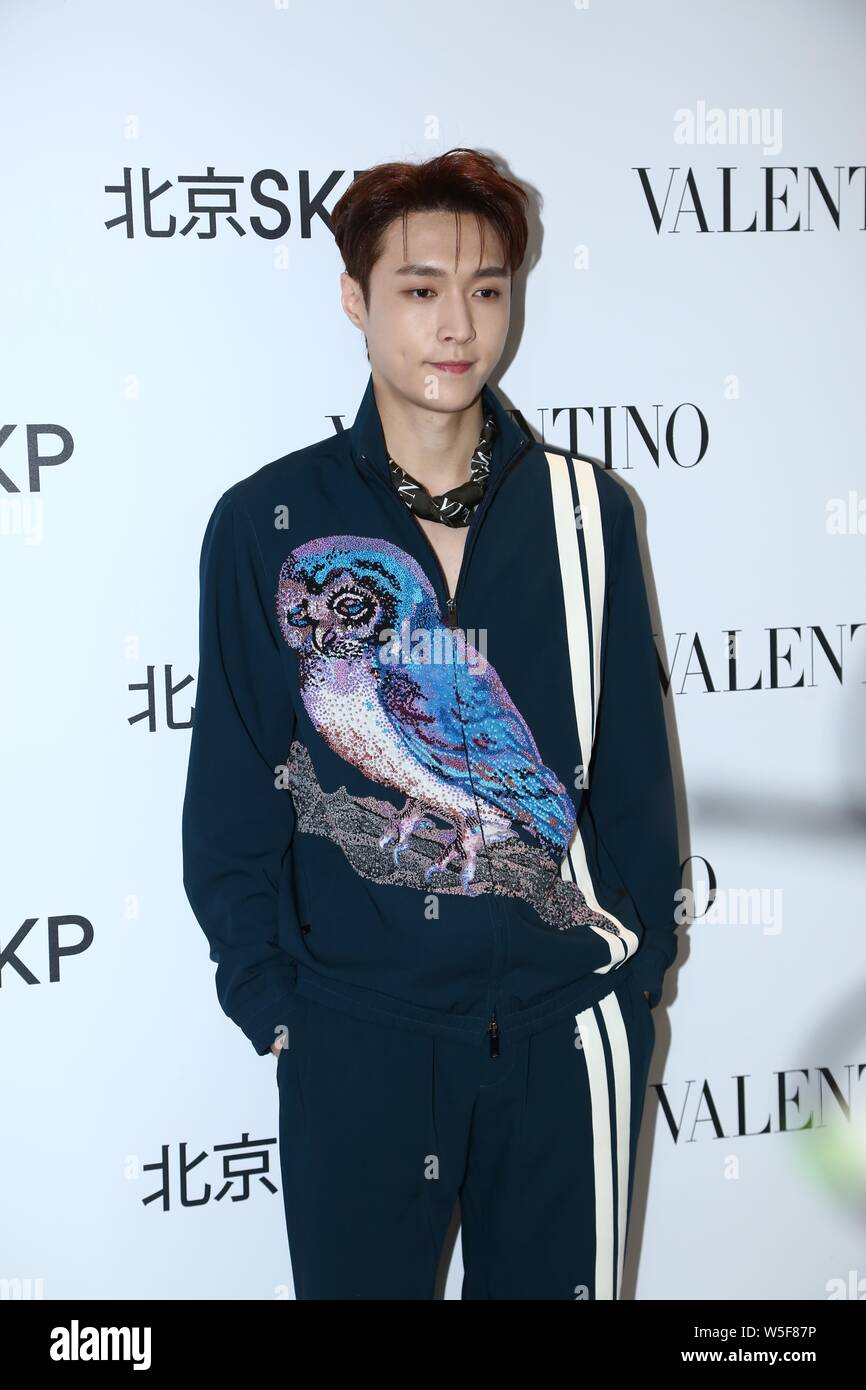 EXO's Lay Scores A Total Of 8 Year-End Awards In China | Soompi, image size:866x1390