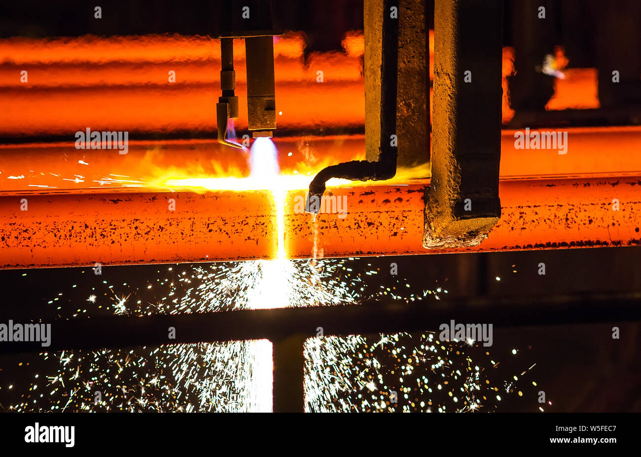 Torch cutting steel slab hi-res stock photography and images - Alamy