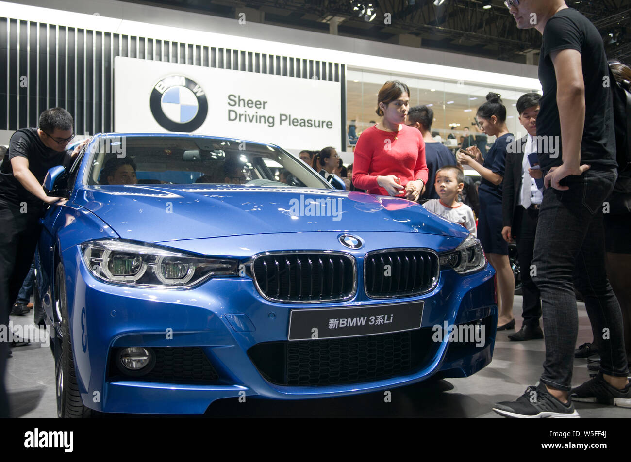 FILE--People visit the stand of BMW during the 16th China (Guangzhou)  International Automobile Exhibition, also known as Auto Guangzhou 2018, in  Gua Stock Photo - Alamy