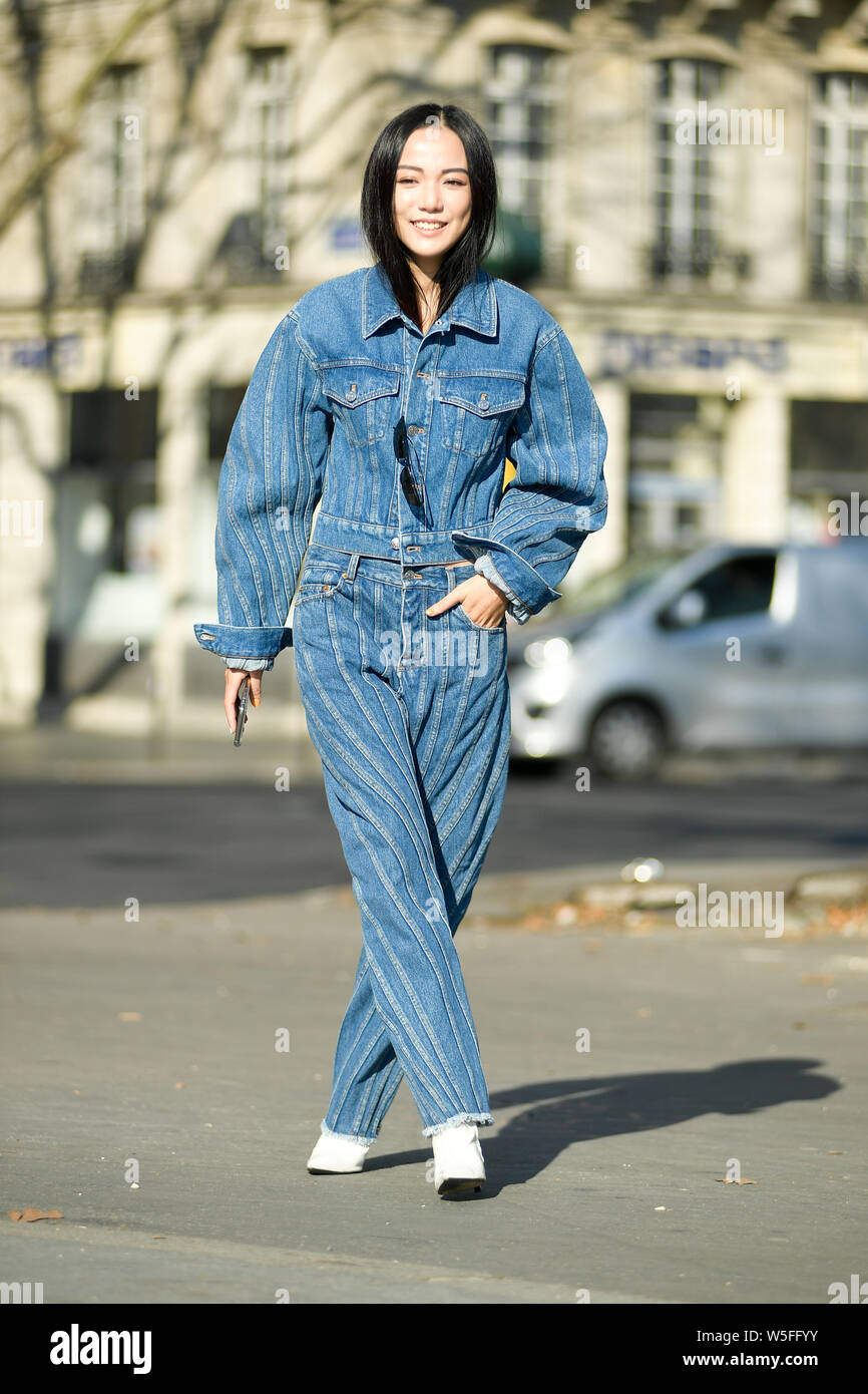 Lexica - Meaningful surreal tumblr amateur balenciaga's street fashion  photoshoot of a beautiful 3d girl, interesting poses, photorealistic, red  and ...