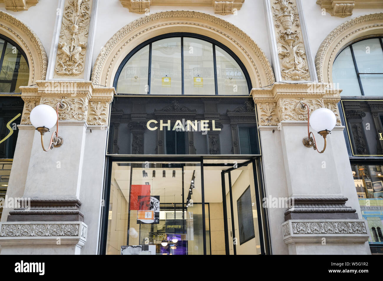 Milan, Italy - September 2018: Chanel store Milan. Montenapoleone area. Fashion week Chanel shopping Photo - Alamy