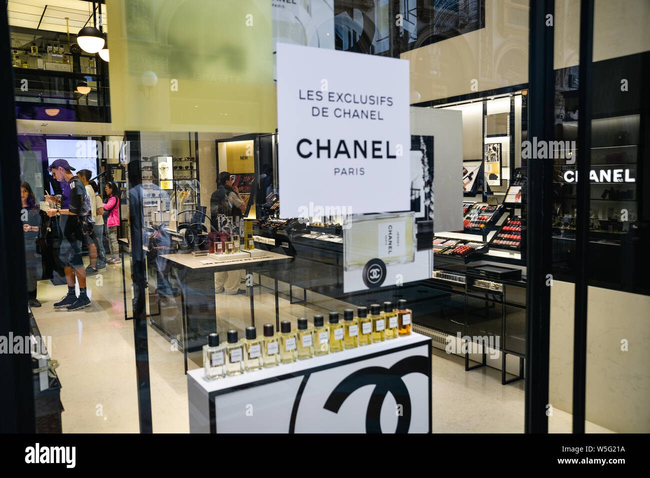 Chanel Fw High Resolution Stock Photography And Images Alamy