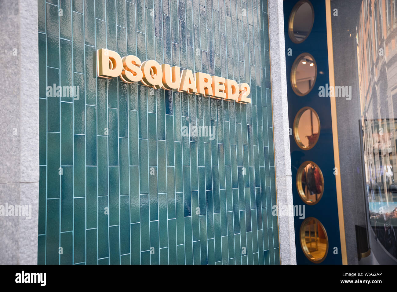 dsquared2 store in milan
