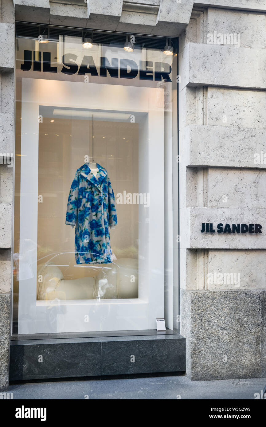 Milan, Italy - September 21, 2018: Jil Sander store in Milan.  Montenapoleone area. Fashion week Jil Sander shopping Stock Photo - Alamy