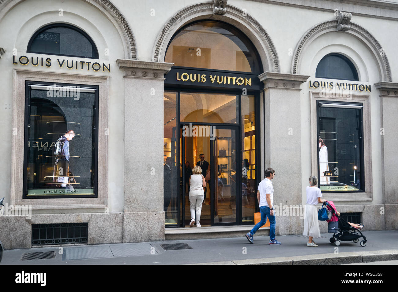 Milan, Italy - September 21, 2018: store in Milan. Montenapoleone Fashion week Louis Vuitton shopping Stock - Alamy
