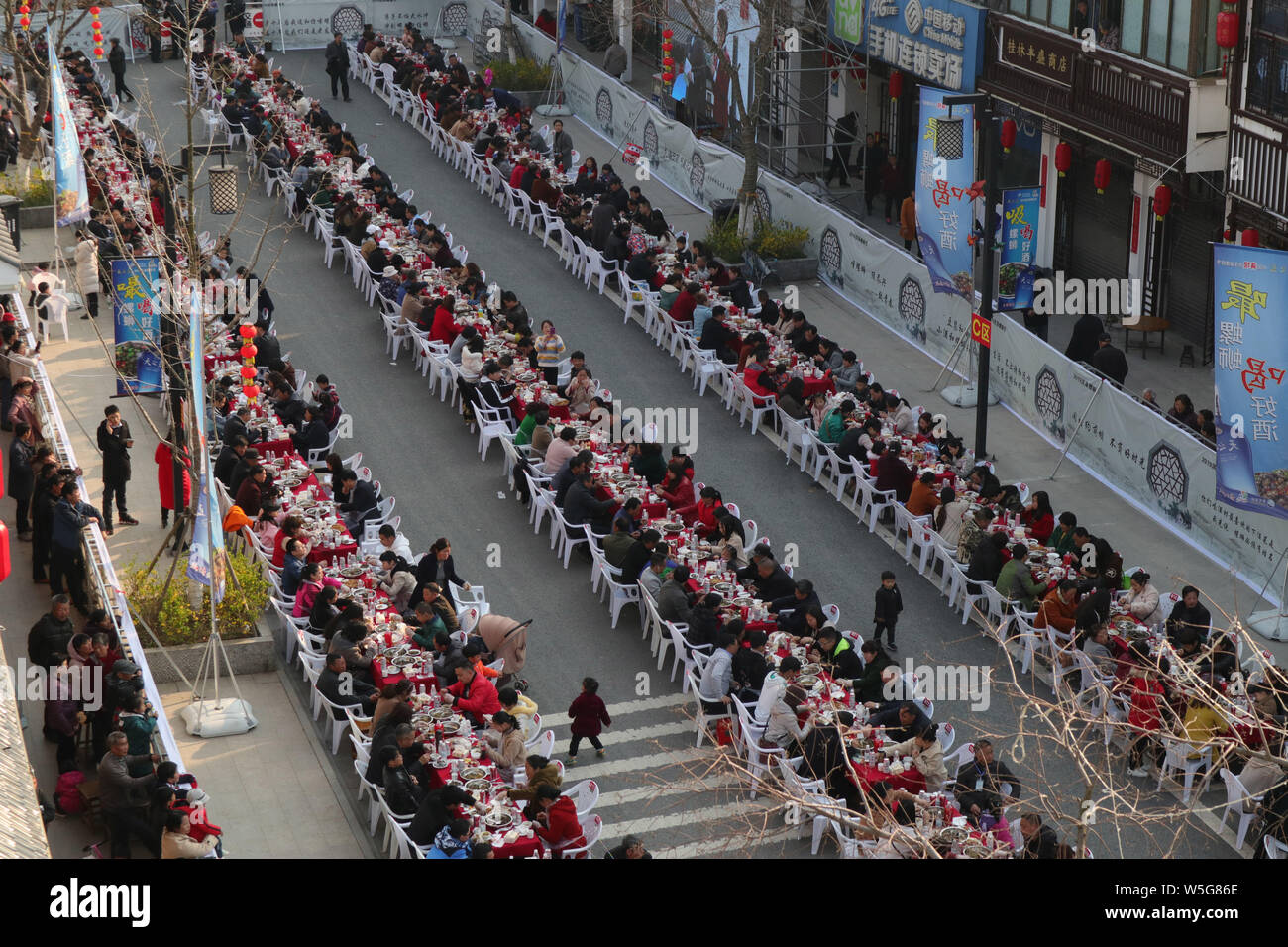 Thousands of tourists crowd to have a meal of river snails during the 2019 Hongze River Snail Festival at a town in Huai'an city, east China's Jiangsu Stock Photo