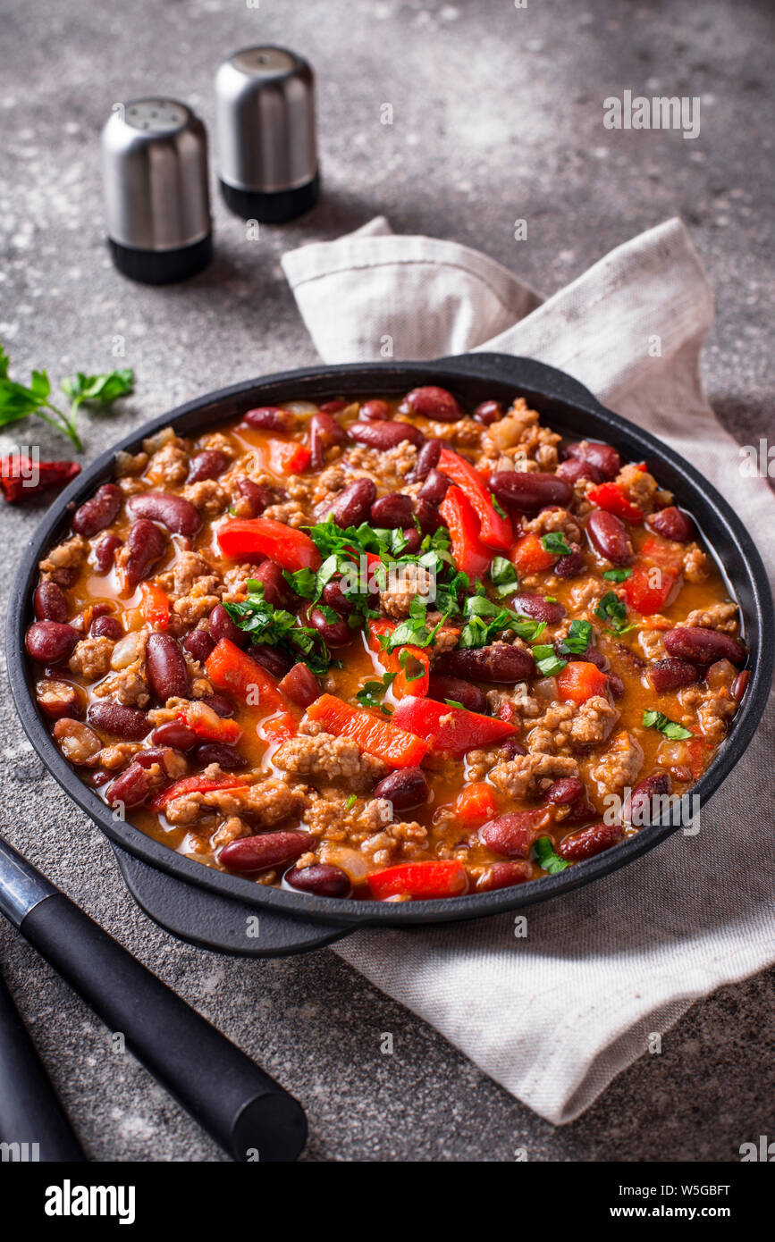 Traditional Mexican dish chili con carne Stock Photo Alamy