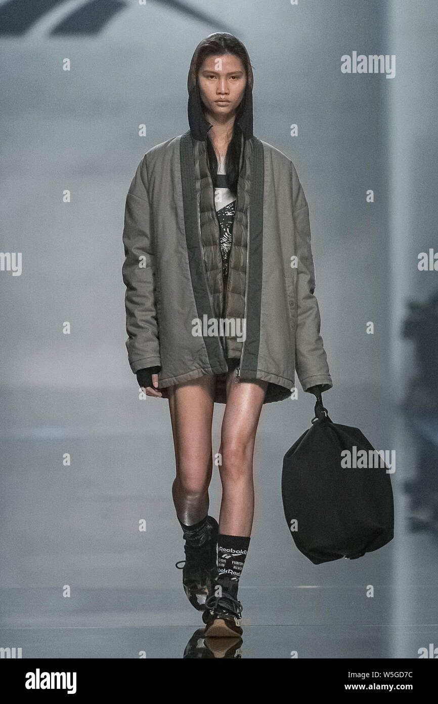 A model displays a new creation at the Reebok fashion show during the  Shanghai Fashion Week Fall/Winter 2019 in Shanghai, China, 27 March 2019  Stock Photo - Alamy