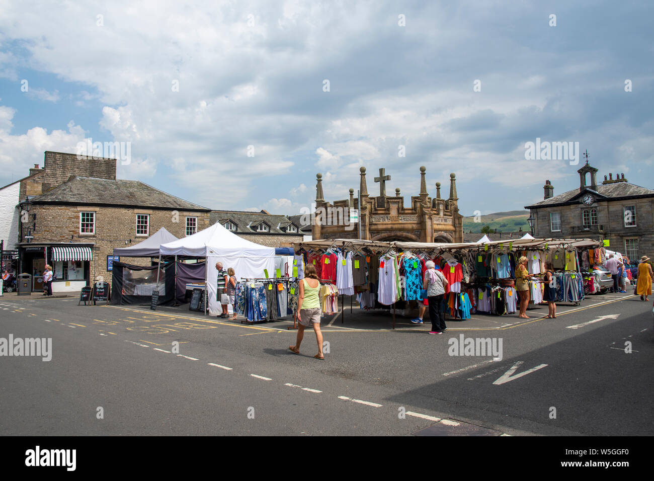 Kirkby Lonsdale Market Square a small town and civil parish in the South Lakeland district of Cumbria, England.  is known as a gateway to the Yorkshir Stock Photo