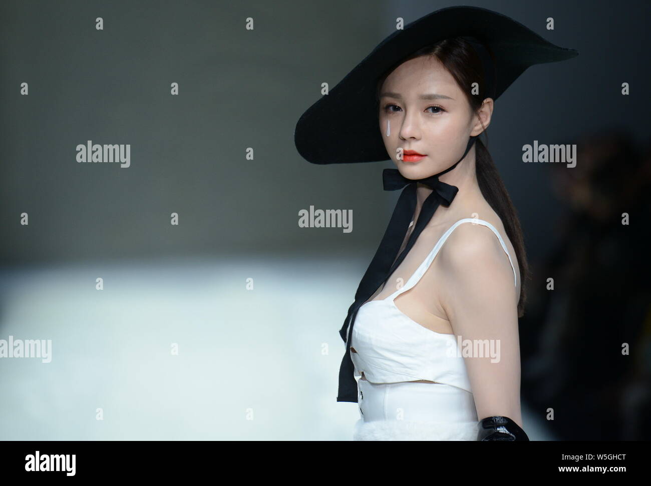 Chinese actress, host and model Shen Mengchen displays a new creation ...