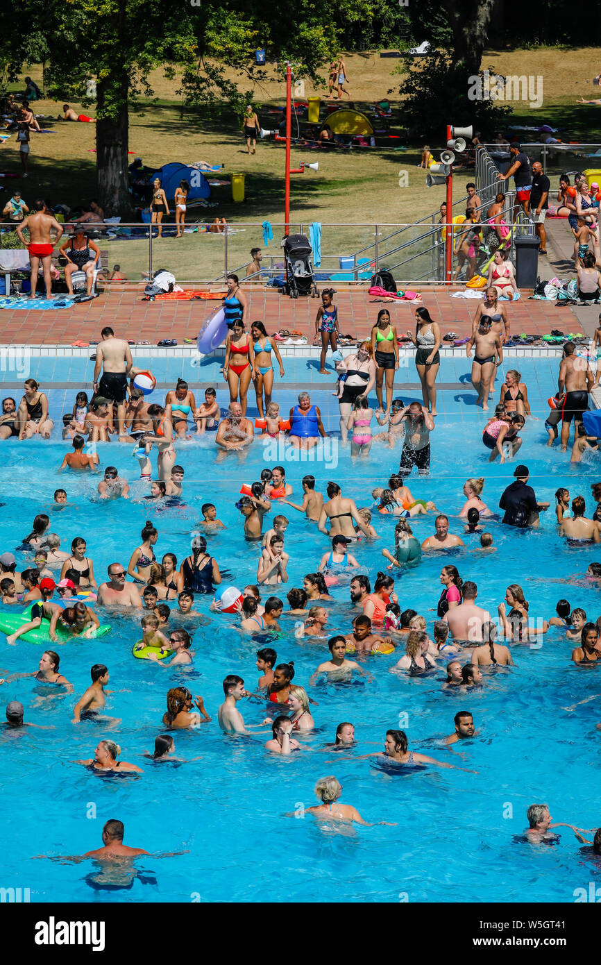 Pool crowded germany hi-res stock photography and images - Alamy