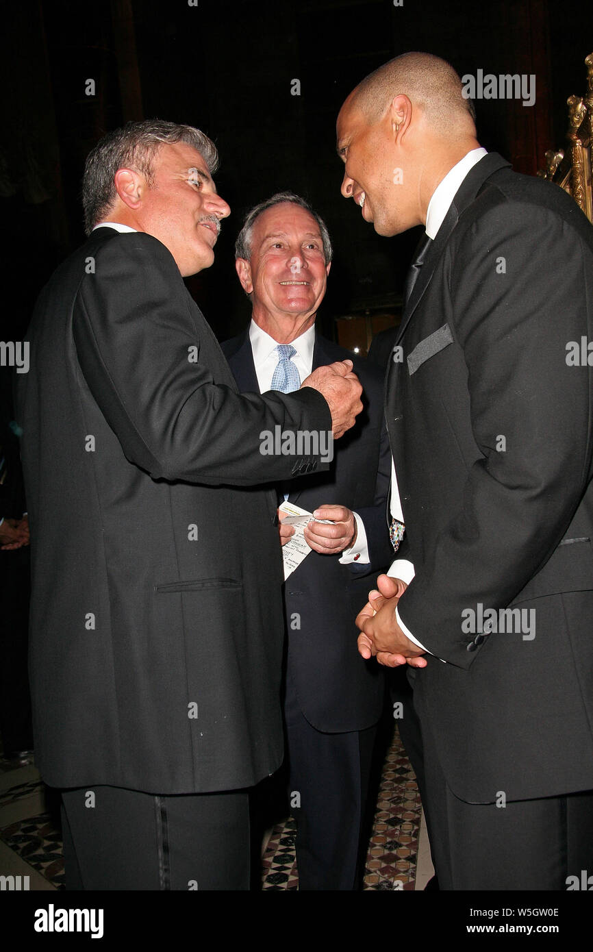 New York, USA. 12 May, 2008. Michael Fascitelli, Michael R. Bloomberg, Cory A. Booker at the Harvard Business School Club of New York's 41st annual Leadership Dinner at Cipriani 42nd Street. Credit: Steve Mack/Alamy Stock Photo