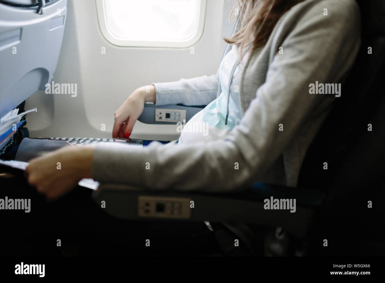 Travelling pregnant hires stock photography and images Alamy