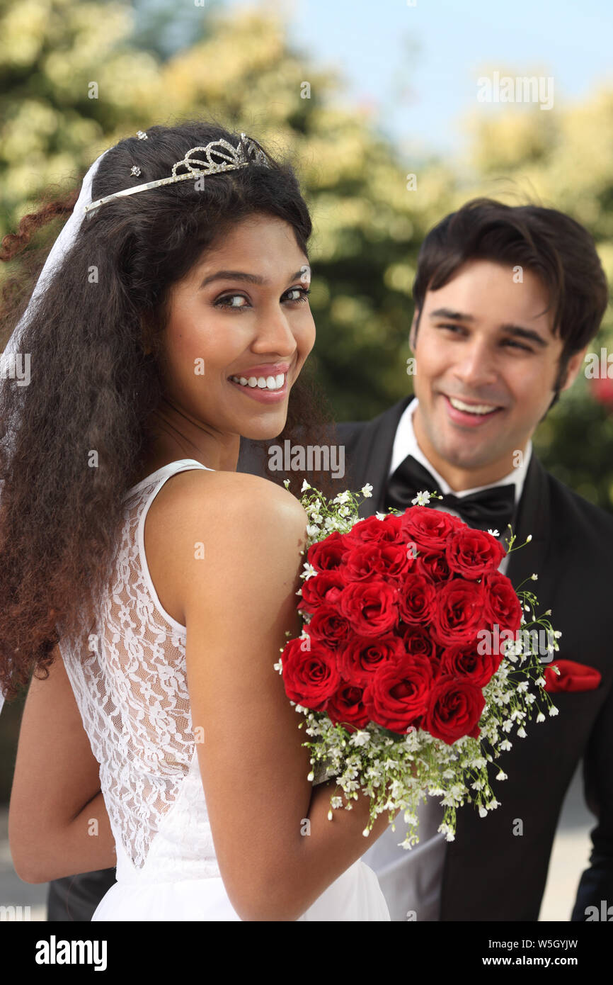 Indian bride holding bouquet hi-res stock photography and images - Alamy