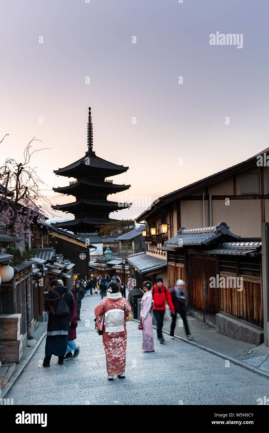Yasaka pagoda sunset hi-res stock photography and images - Alamy
