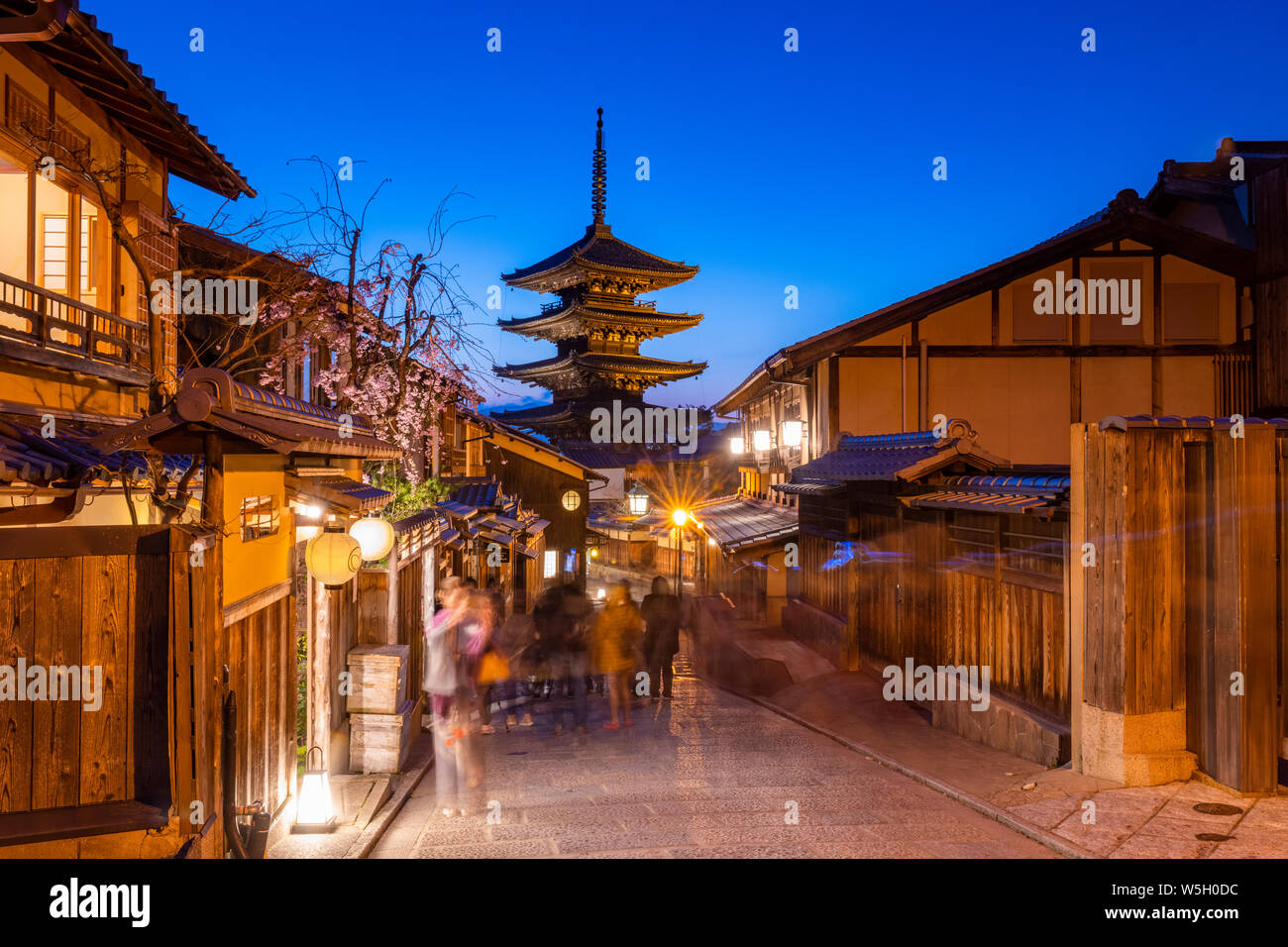 Yasaka pagoda sunset hi-res stock photography and images - Alamy