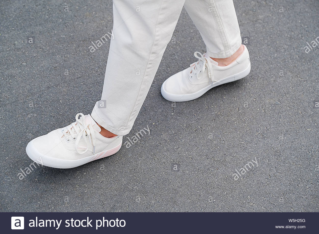 girls white gym shoes