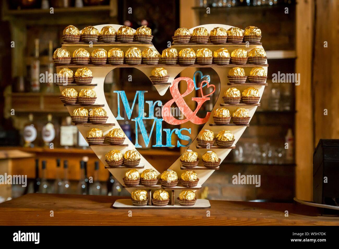 Symbolic photo on the subject of wedding and marriages. A heart-shaped display, decorated with numerous Rocher balls and the inscription 'Mr. & Mrs.'. | usage worldwide Stock Photo