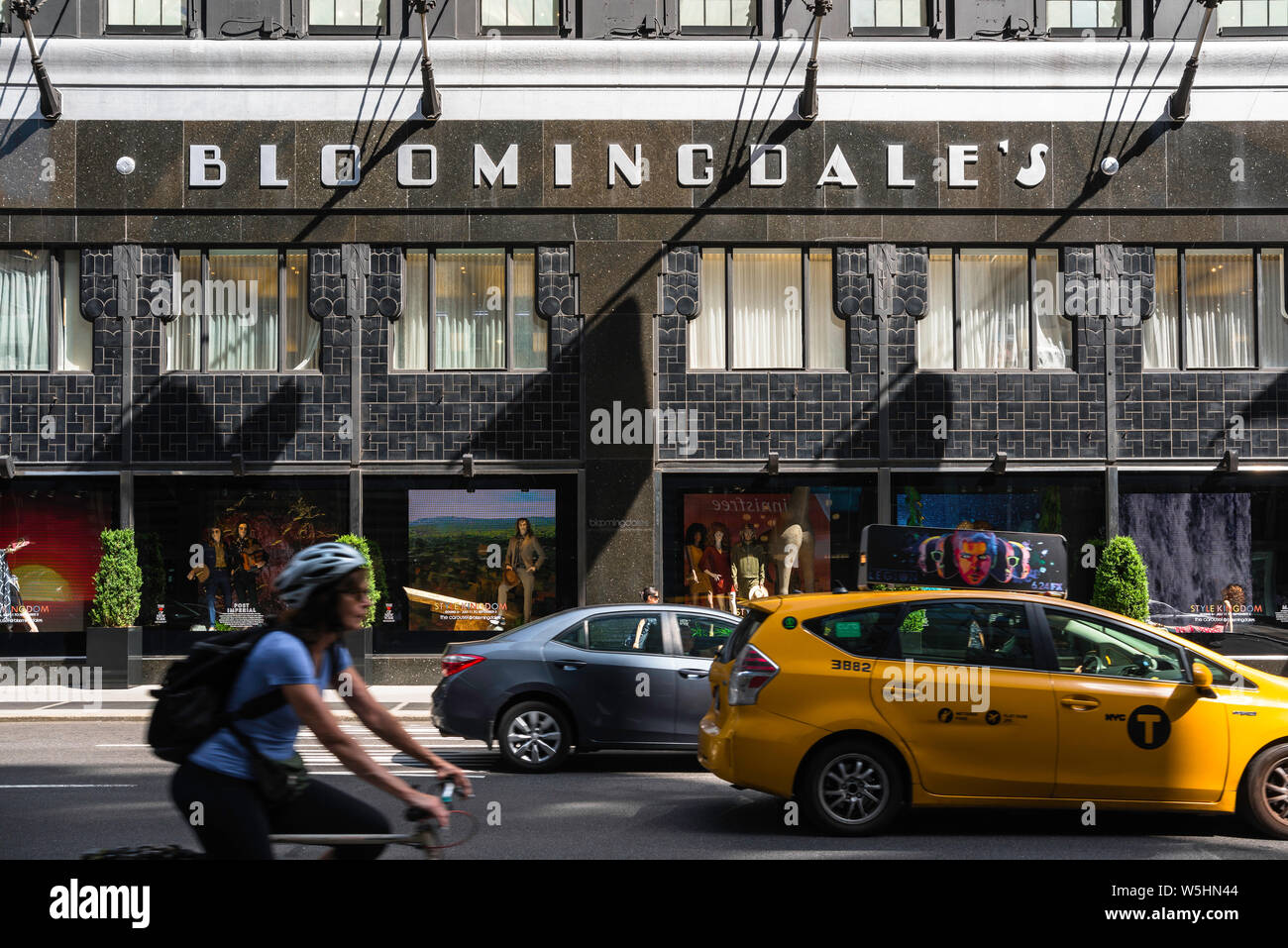 New york shopping bloomingdales hi-res stock photography and images - Alamy