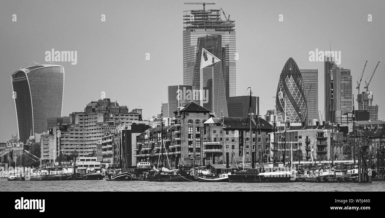 River thames barge london Black and White Stock Photos & Images - Alamy
