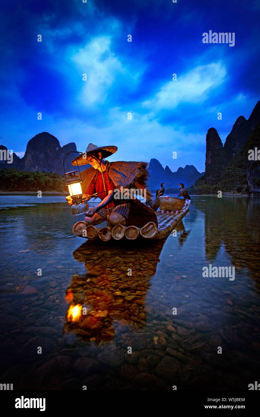 Cormorant Fisherman in the Lijang (Li) River. Xingping, Guilin province. China. model release 701 Stock Photo