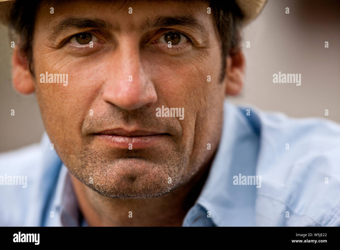 Mature man outdoors hi-res stock photography and images - Alamy