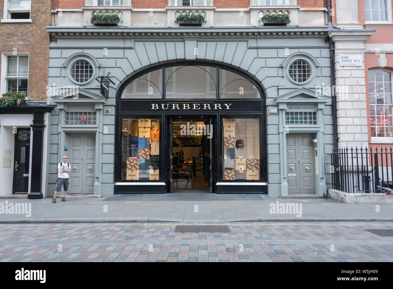 Burberry Shop Front High Resolution Stock Photography and Images - Alamy