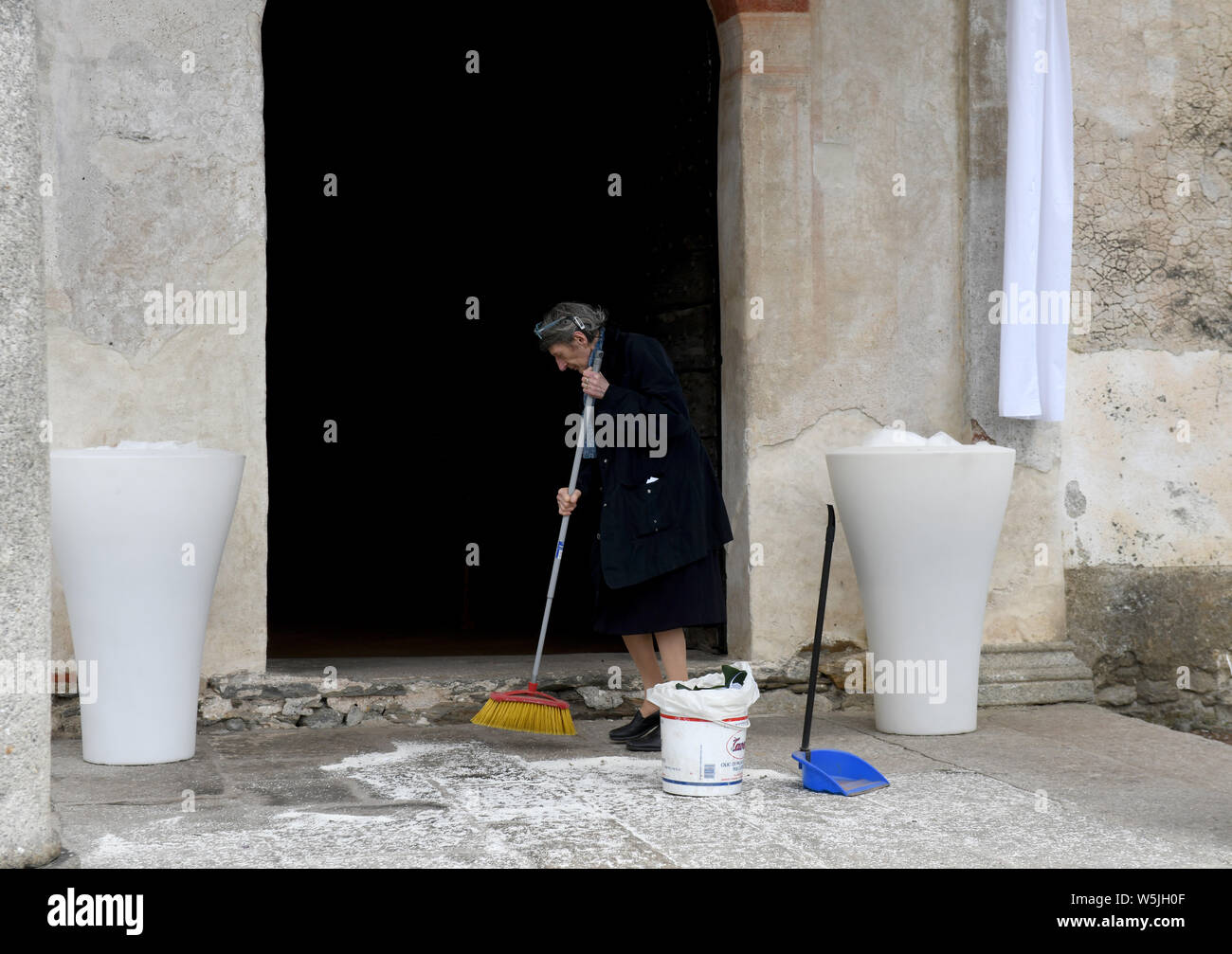Cleaning the church hires stock photography and images Alamy